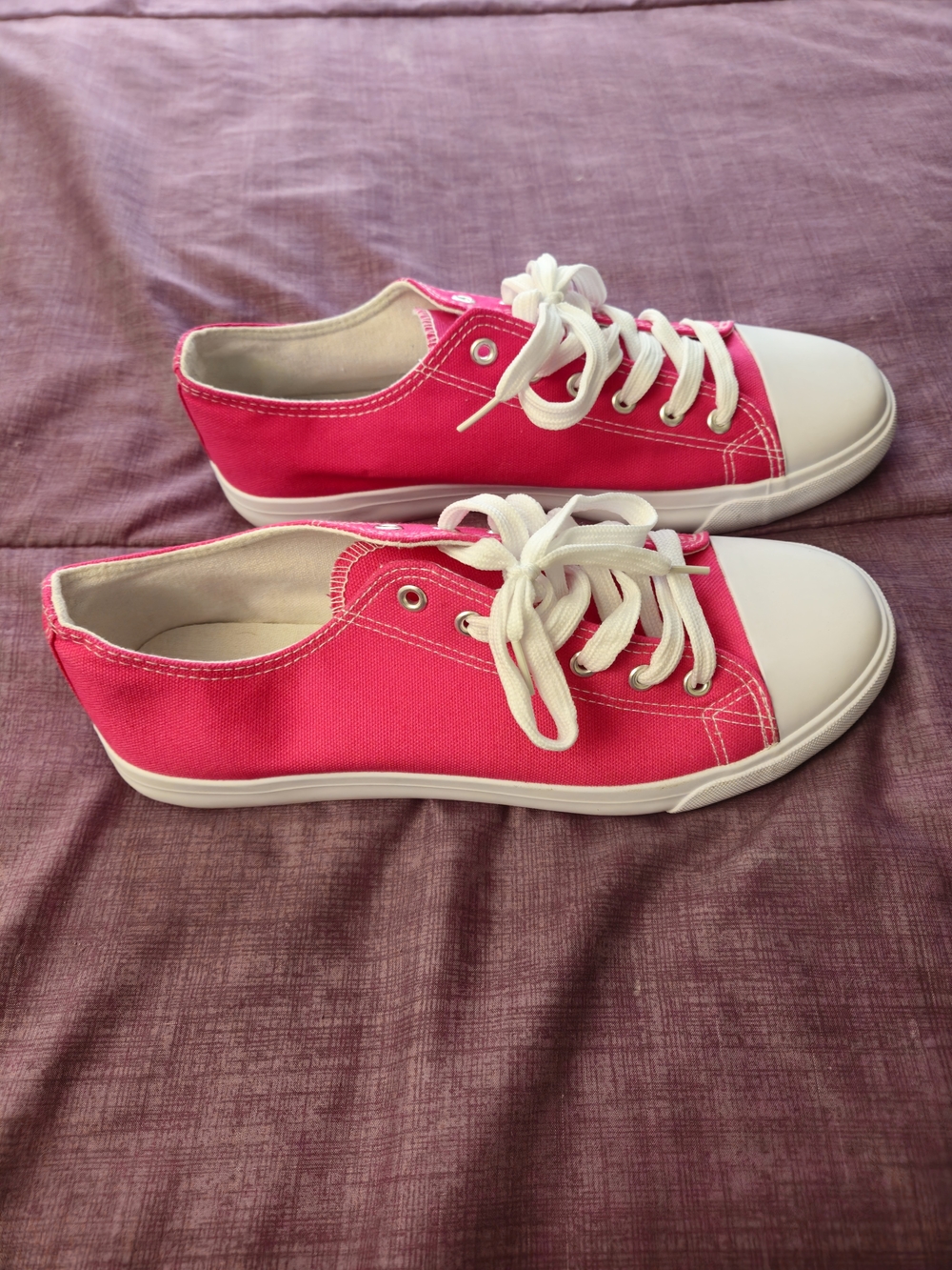 Women’s Low-Top Canvas Sneakers in Bright Pink